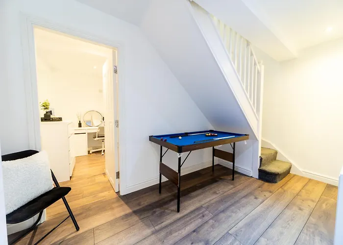 Excellent 3 Bedroom, 3 Baths, Centre, Voucher Available Appartement *